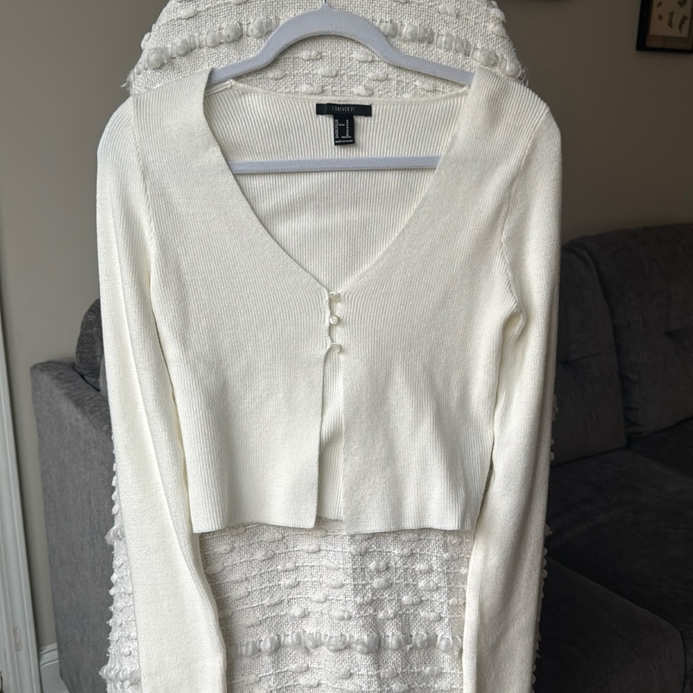 White long sleeve open front cardigan sweater